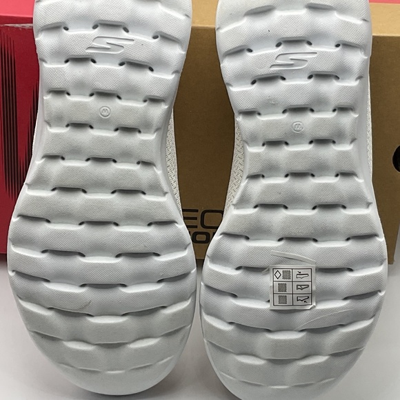 NWT Skechers Performance White Go Walk Shoes With Box - Picture 7 of 10